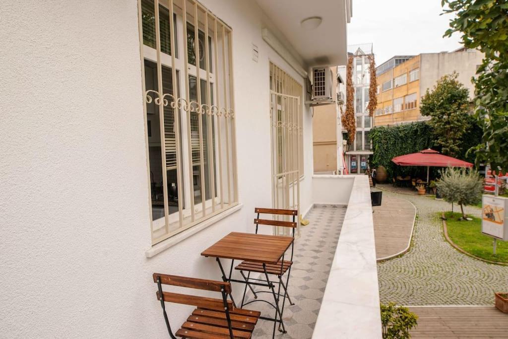 Waterfront Apartment By The Tram - Terrace With Dome & Golden Horn View In Fatih Istanbul Exterior photo