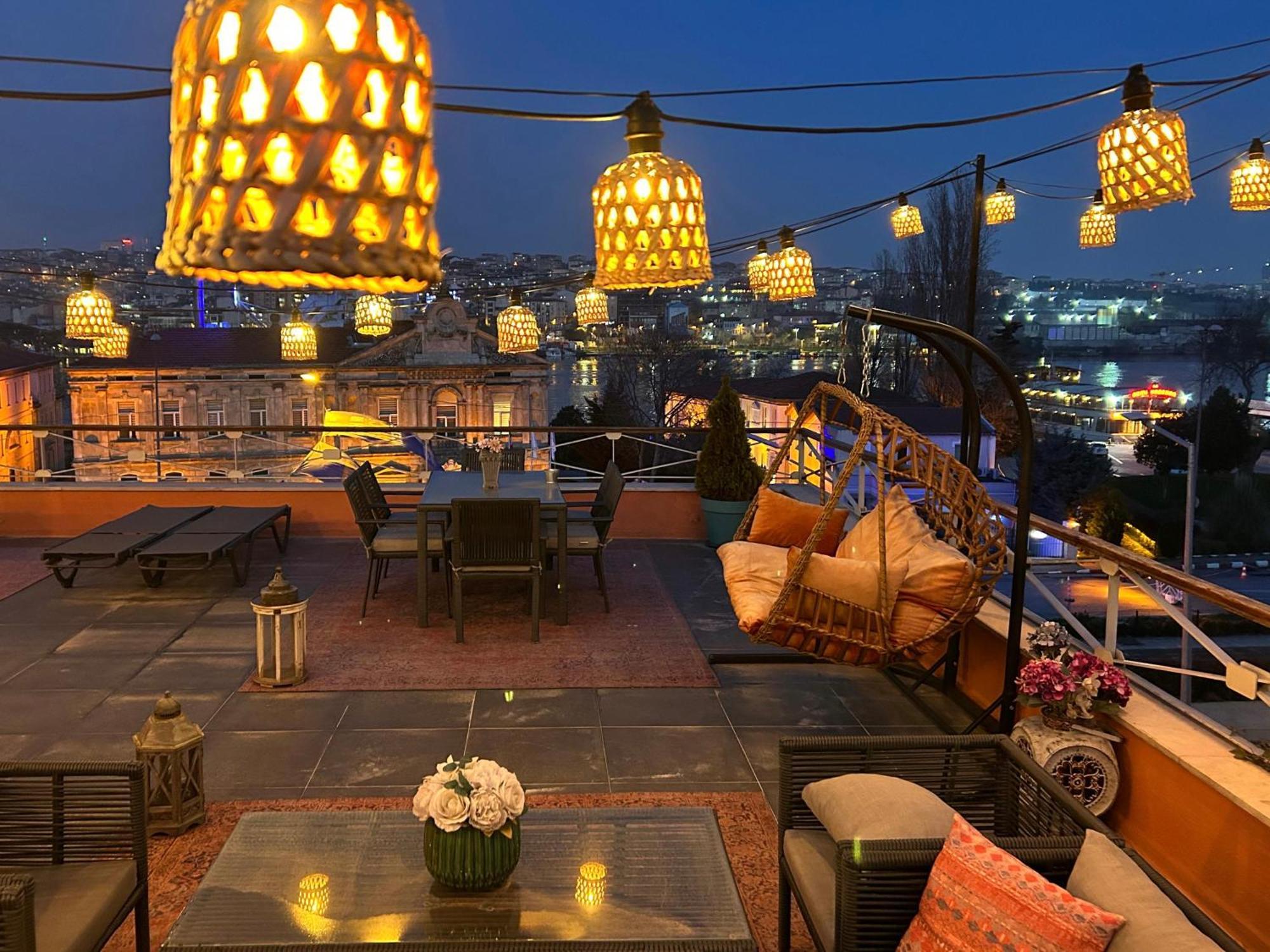 Waterfront Apartment By The Tram - Terrace With Dome & Golden Horn View In Fatih Istanbul Exterior photo