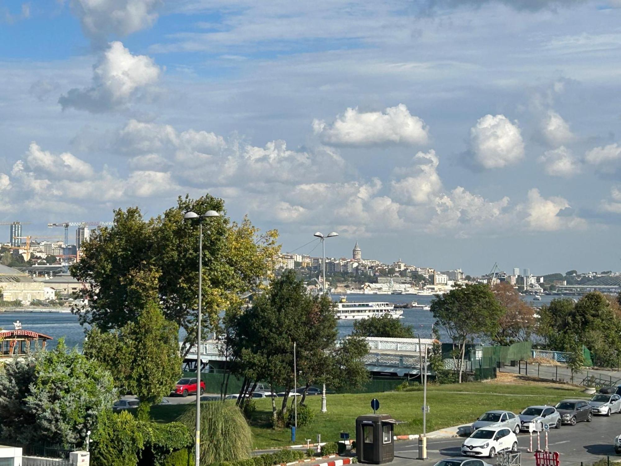 Waterfront Apartment By The Tram - Terrace With Dome & Golden Horn View In Fatih Istanbul Exterior photo